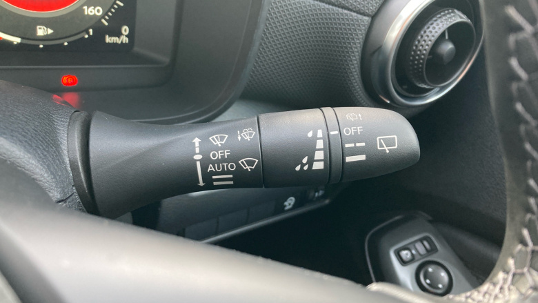 Nissan Juke 1.0 DiG-T N-Connecta 5dr Petrol Hatchback